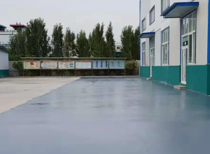 长宁彩色路面喷涂翻新的材料对冬季